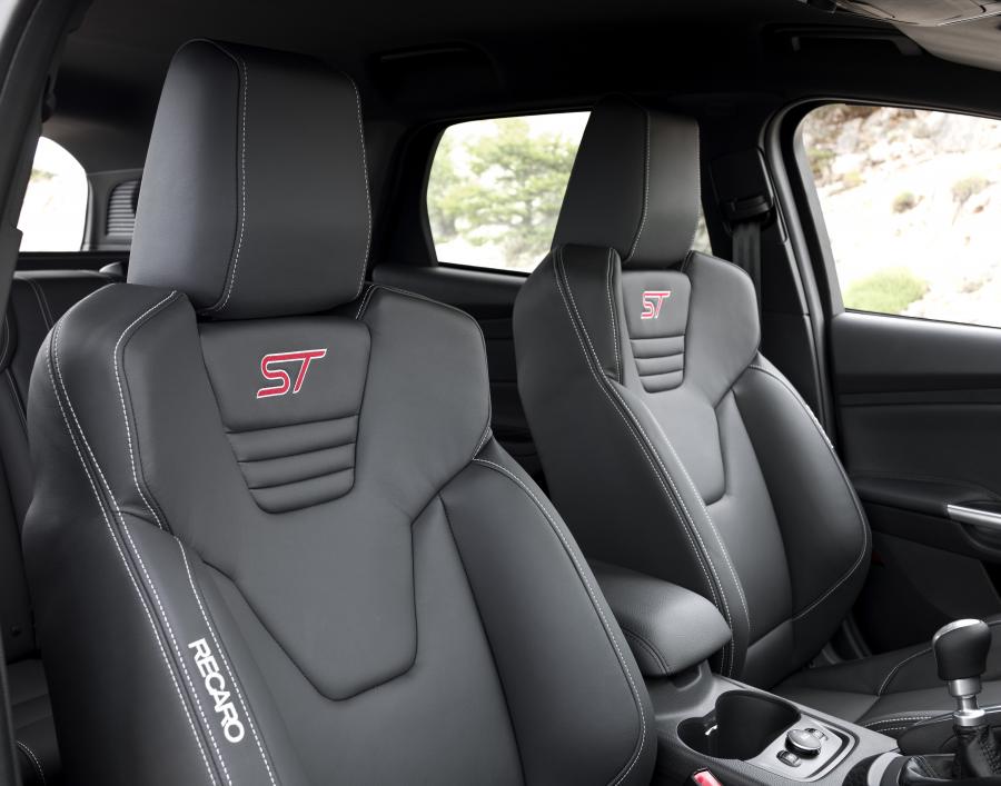  Ford Focus ST Wagon 2011 года  (фото 5 из 13)